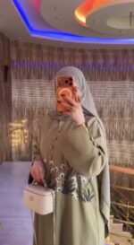 Abaya Harmonie Chic | Vert et Beige - Image 2